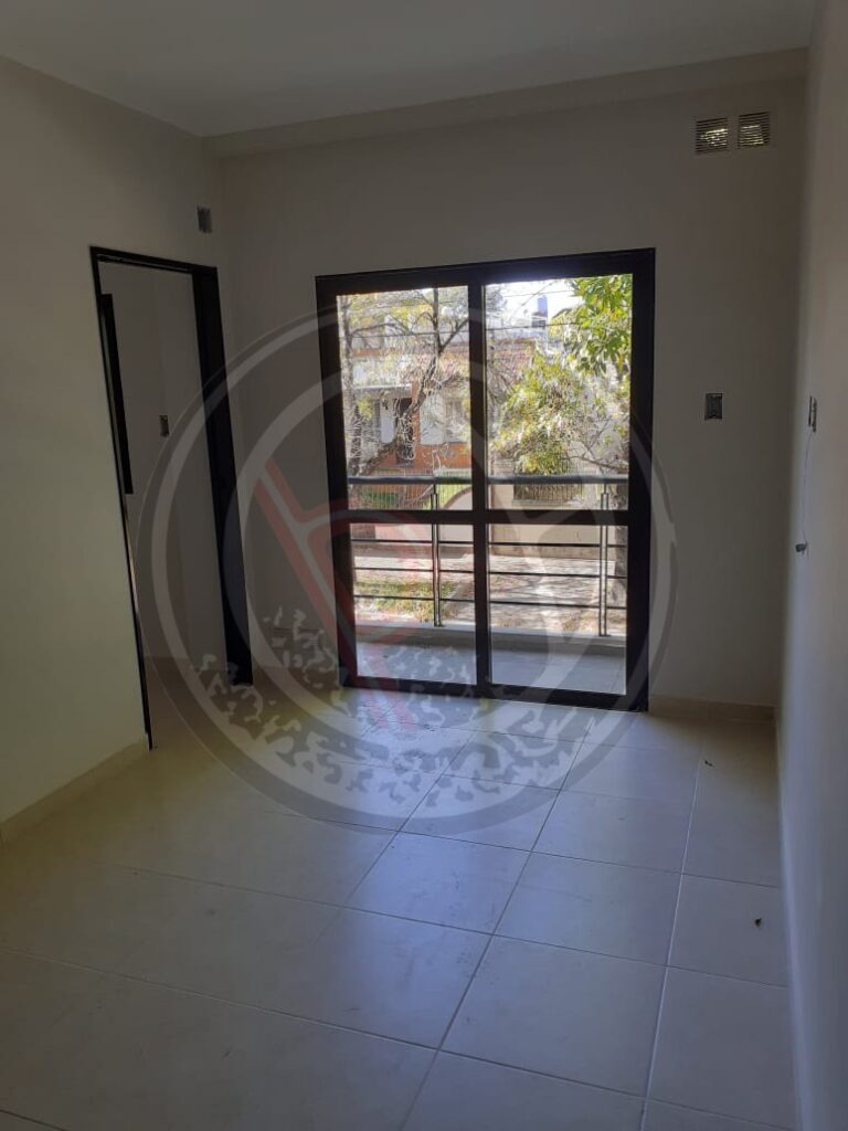 Depto. 1 dorm. c/balcón. ¡Al frente! Zona Pza. S. Peña