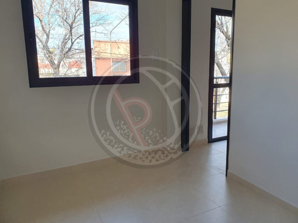 Depto. 1 dorm. c/balcón. ¡Al frente! Zona Pza. S. Peña