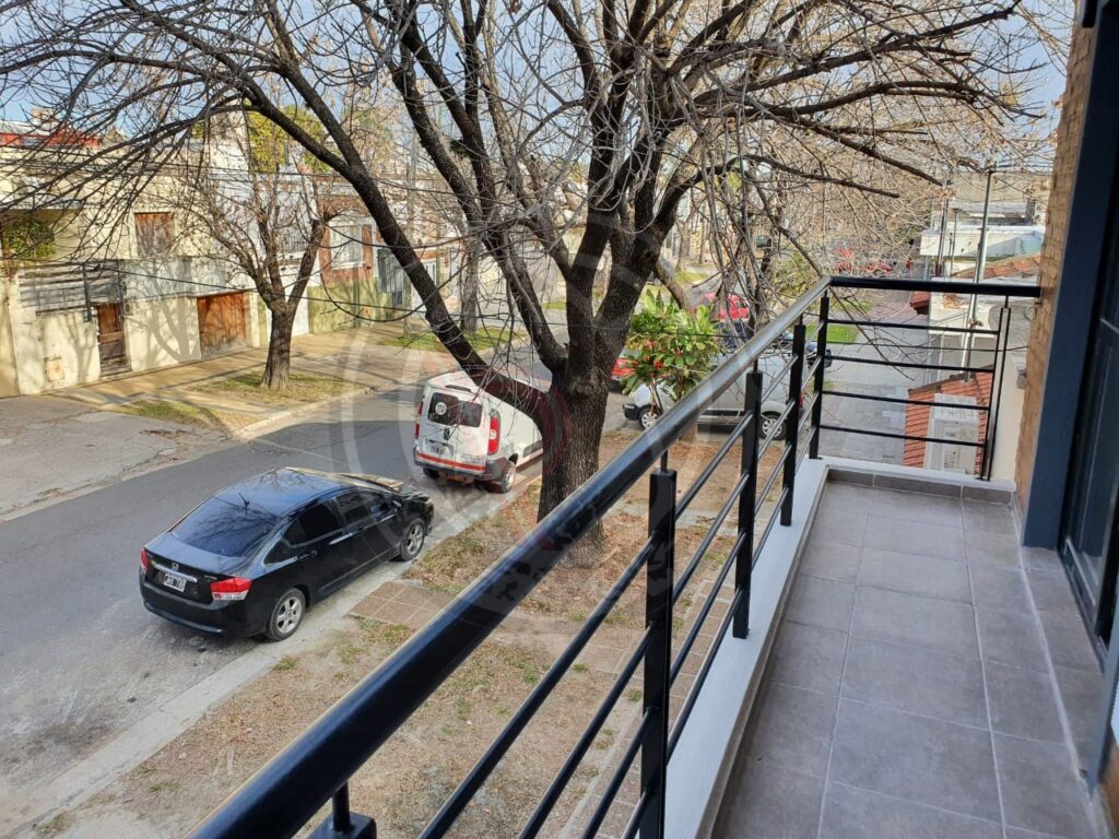 Depto. 1 dorm. c/balcón. ¡Al frente! Zona Pza. S. Peña